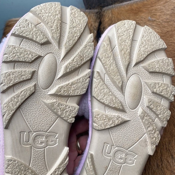 Women’s UGG winter sandals size 7 check them out thanks 🙏 - Picture 5 of 7